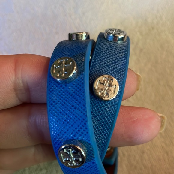 Tory Burch Royal Parrot Blue Textured Double Wrap Bracelet NWT - Picture 3 of 6